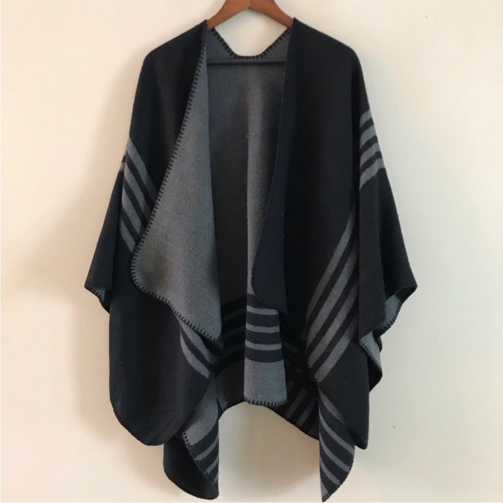 BB DAKOTA Black/Gray Poncho Wrap